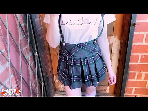 ❤️ ʻO ke kaikamahine kula e ʻū hohonu i kāna dick a hoʻopaʻa ʻia ma mua o nā papa. ❤ Porn video ia makou ❤