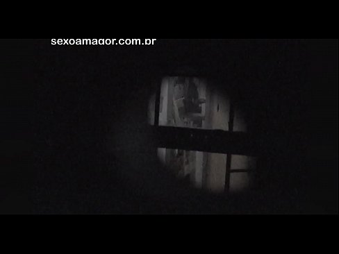 ❤️ Hoʻopaʻa malū ʻia ʻo Blondie e kahi voyeur kaiāulu i hūnā ʻia ma hope o nā pōhaku lepo ❤ Porn video ia makou ❤