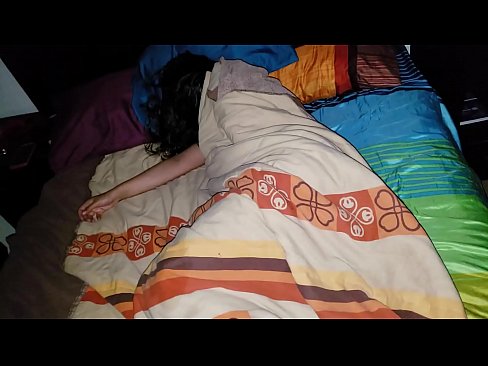 ❤️ Hoʻopiʻi ʻo Stepson i kona makuahine ʻōpio ʻoiai ʻo ia e hiamoe ana. ❤ Porn video ia makou ❤