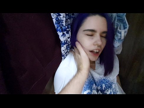 ❤️ Loaʻa i koʻu kaikuahine i loko o ke keʻena kīʻaha a kōkua iā ia e ʻimi ❤ Porn video ia makou ❤